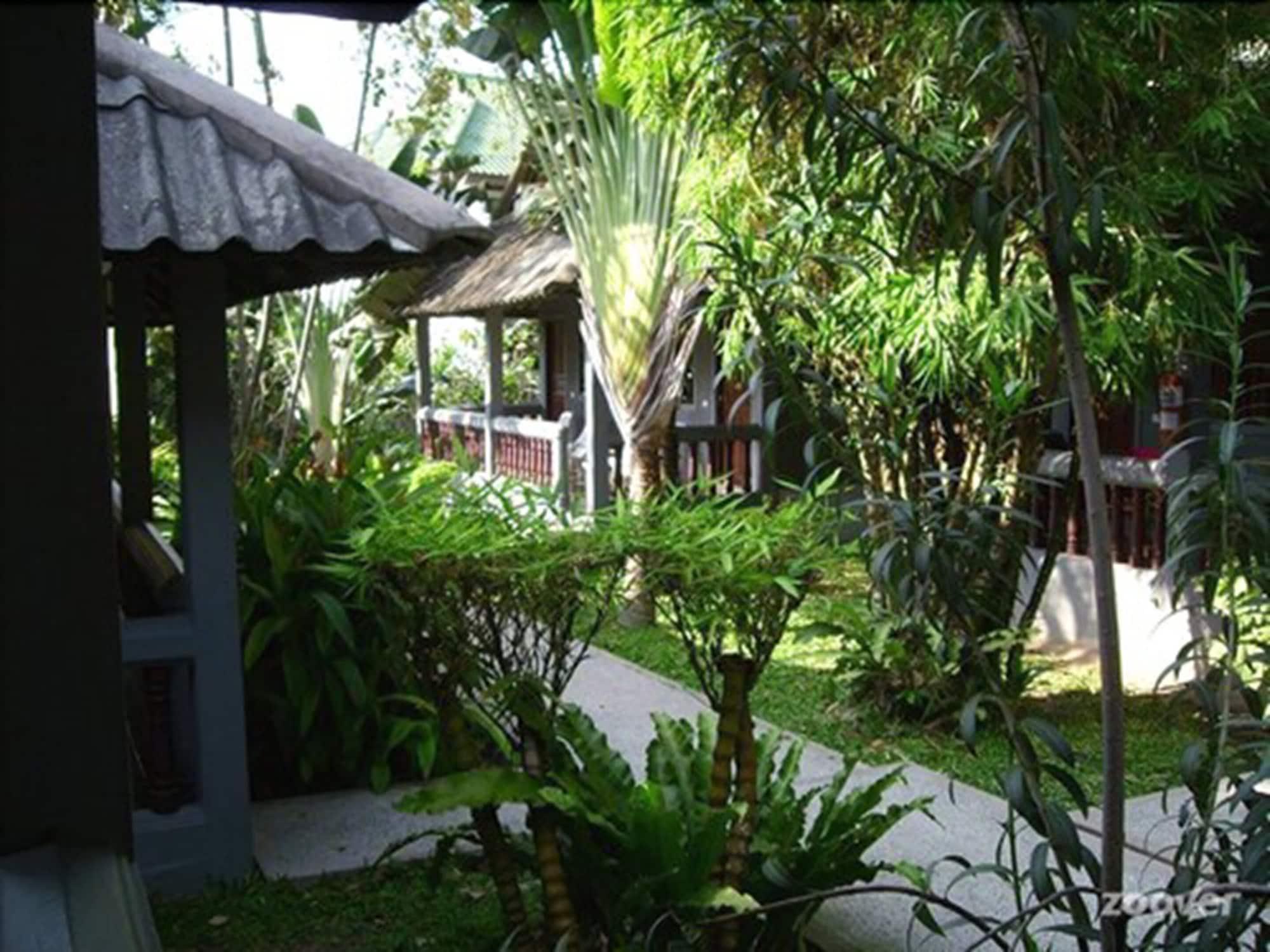 Let'S Hyde Pattaya Resort & Villas - Pool Cabanas Exterior foto