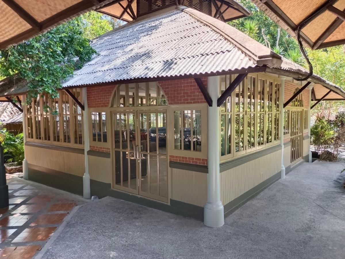 Let'S Hyde Pattaya Resort & Villas - Pool Cabanas Exterior foto