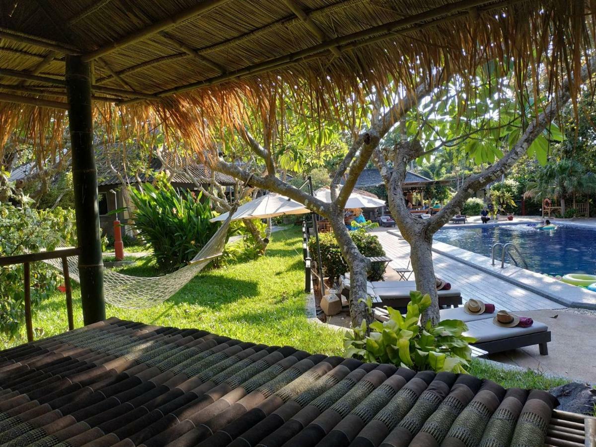 Let'S Hyde Pattaya Resort & Villas - Pool Cabanas Exterior foto
